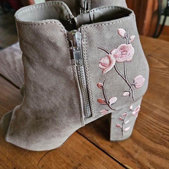 Candies Gray Pink Floral Peep Toe High Heel Booties Size 9 Suede Open-Toe Boots - Picture 3 of 12